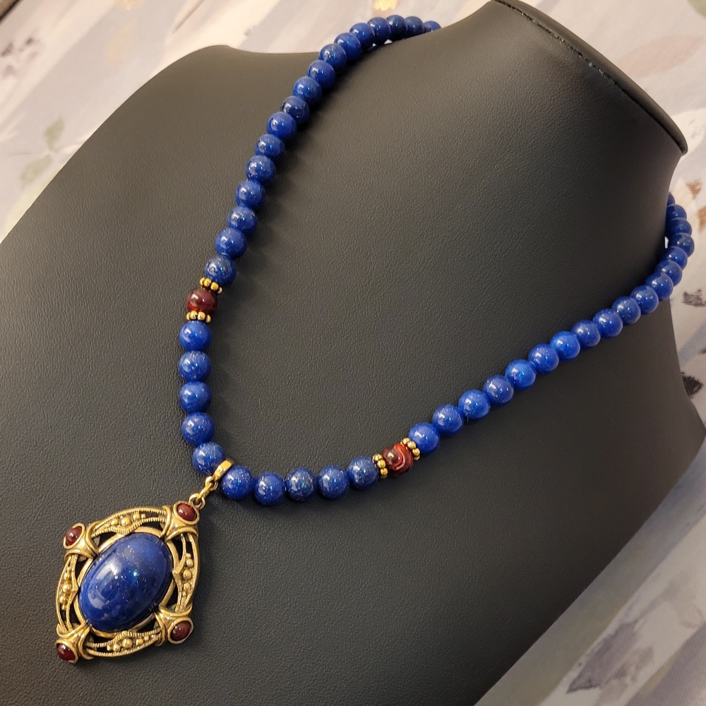 1928 Blue & Red Beaded Necklace Antiqued Gold-tone Sparkling Faux Lapis Pendant - Picture 1 of 15